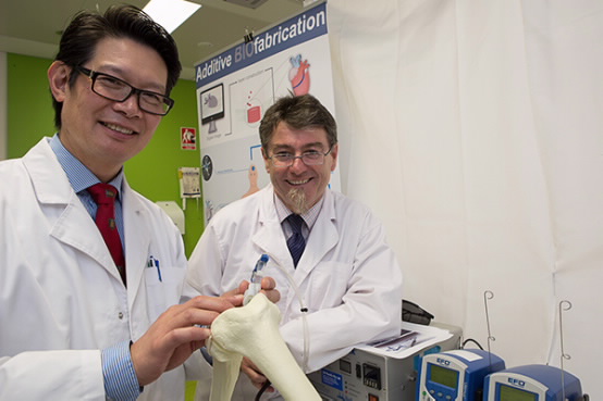 3D печатающая биоручка позволяет докторам «рисовать» личные имплантаты