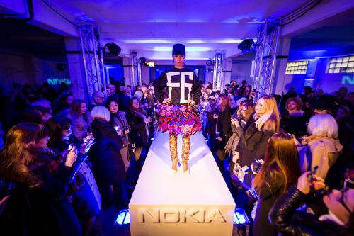 Nokia сделала первую в мире интерактивную юбку Lumia при помощи 3D печати