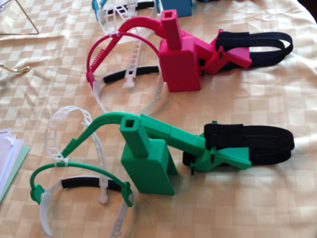 3D печатный «балансиатор» для головы выручает жизнь девченки с гипотонией