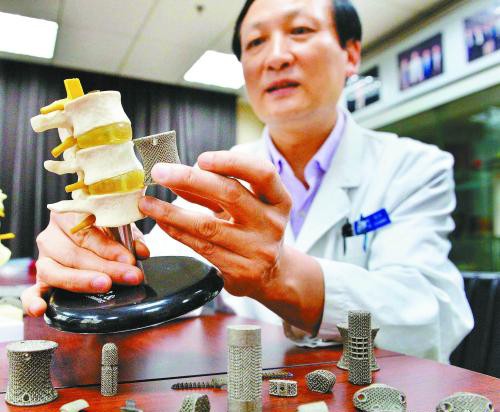 Доктора китайских больниц используют 3D ортопедические имплантаты