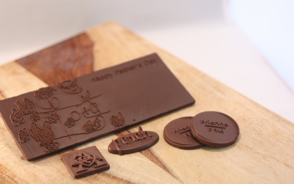 Сделайте собственный шоколадный батончик уникальным с Piq Chocolates и 3D печатью