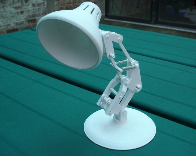 Настольная лампа, написанная на 3д принтере