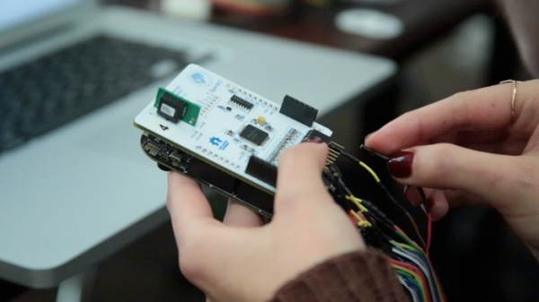 Как создавать продукты при помощи мозговых импульсов и 3D принтера