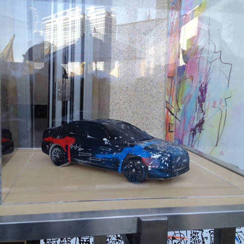 Узнаваемый живописец преобразовал 3D печатный автомобиль Kia Cadenzas в произведение искусства