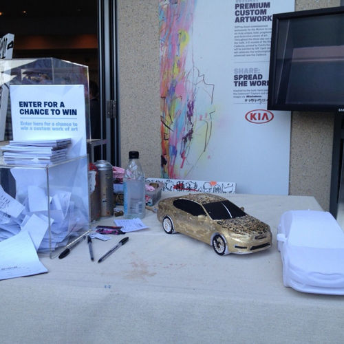 Узнаваемый живописец преобразовал 3D печатный автомобиль Kia Cadenzas в произведение искусства