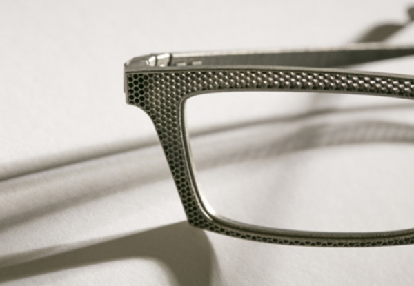 1-ые 3D печатные индивидуальные очки с титановой оправой