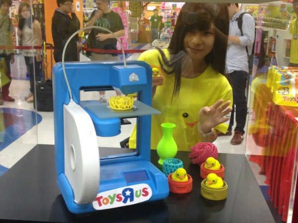 3D печатные желтоватые мини уточки дебютировали в Гонконге